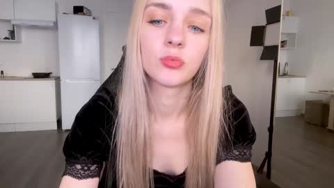 Snapshot of sailormoon666_ chatting on February 2025 01:11:01 PM Sofia online show from February 2025 01:11:01 PM