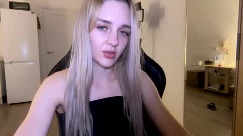 Snapshot of sailormoon666_ chatting on February 2025 09:14:02 PM Sofia online show from February 2025 09:14:02 PM