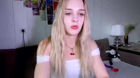 Snapshot of sailormoon666_ chatting on October 2025 02:17:02 PM Sofia online show from October 2025 02:17:02 PM