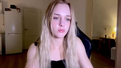 Snapshot of sailormoon666_ chatting on October 2025 09:27:02 PM Sofia online show from October 2025 09:27:02 PM