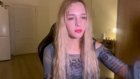 Snapshot of sailormoon666_ chatting on October 2025 12:27:01 AM Sofia online show from October 2025 12:27:01 AM