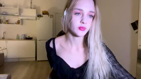 Snapshot of sailormoon666_ chatting on November 2025 08:20:01 PM Sofia online show from November 2025 08:20:01 PM