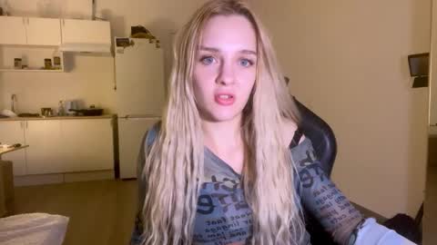 Snapshot of sailormoon666_ chatting on November 2025 10:42:01 PM Sofia online show from November 2025 10:42:01 PM