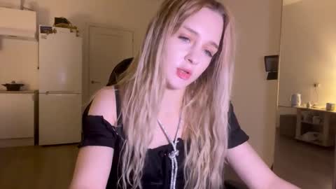 Snapshot of sailormoon666_ chatting on November 2025 09:27:01 PM Sofia online show from November 2025 09:27:01 PM