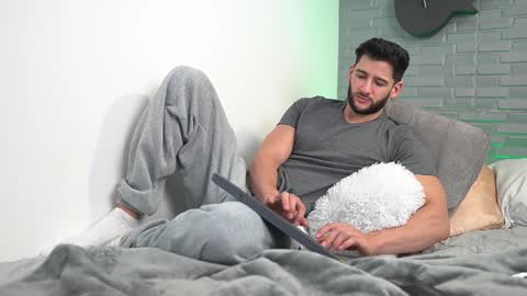 saimon  online show from January 2025 01:49:01 AM