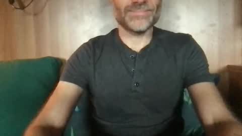 saint009 online show from November 2025 02:06:01 PM