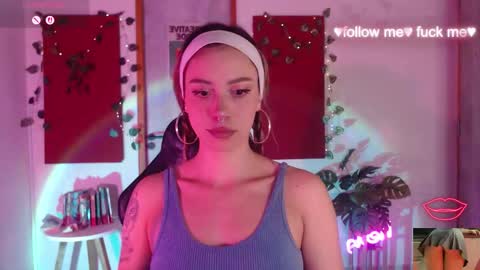 Sakura online show from November 2025 04:56:01 AM