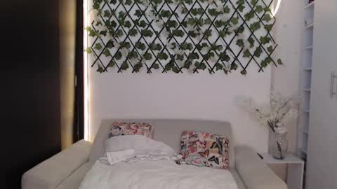 Snapshot of salome_010 chatting on September 2025 02:51:01 PM Salome online show from September 2025 02:51:01 PM