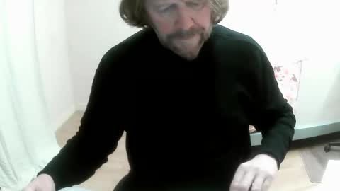 Snapshot of saltimbanquier chatting on December 2024 01:00:01 PM Saltimbanquier Salt ou Banquier online show from December 2024 01:00:01 PM