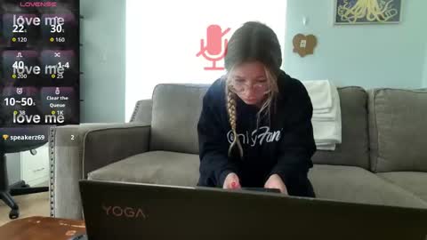 Snapshot of saltycaptain69_hatgirl69 chatting on October 2025 01:44:01 PM Salty Captain 69 Hat Girl 69 online show from October 2025 01:44:01 PM