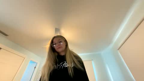 Snapshot of saltycaptain69_hatgirl69 chatting on November 2025 03:25:01 PM Salty Captain 69 Hat Girl 69 online show from November 2025 03:25:01 PM