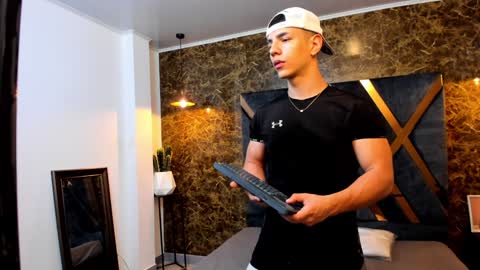 SALVATORE online show from January 2025 11:32:02 AM