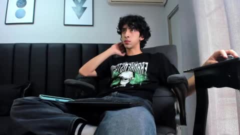 Snapshot of salvatore_monterey chatting on March 2025 05:39:02 PM salvatore online show from March 2025 05:39:02 PM