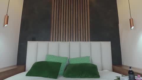   online show from December 2025 12:32:01 PM