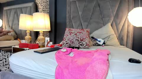 Samanta... online show from February 2025 02:15:02 AM