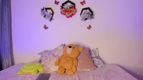 Samara is my name a pleasure delighted that you are here leave your thumb up it is important to me online show from December 2024 11:46:02 PM