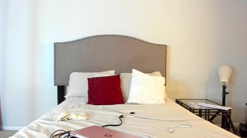 Yaya online show from October 2025 11:35:02 PM