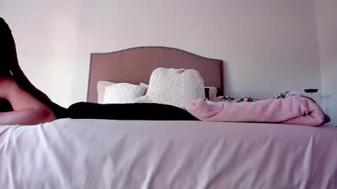 Yaya online show from October 2025 10:54:02 PM