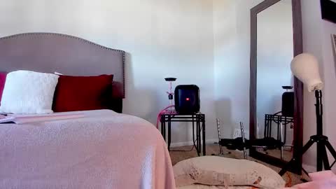 Yaya online show from November 2025 03:58:01 PM