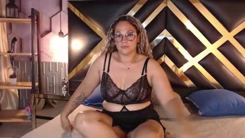 Snapshot of samira_lennox chatting on June 2026 10:53:02 PM SAMIRA online show from June 2026 10:53:02 PM
