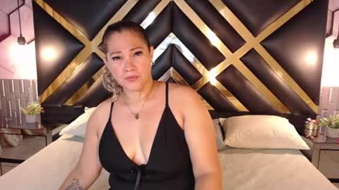 Snapshot of samira_lennox chatting on July 2026 08:33:02 PM SAMIRA online show from July 2026 08:33:02 PM