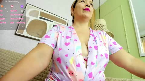 Snapshot of sammy_gray_ chatting on May 2026 12:33:02 PM Sammy online show from May 2026 12:33:02 PM