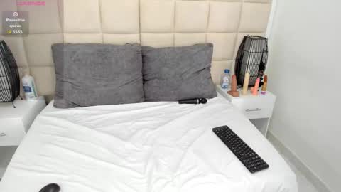 Snapshot of sammy_uwu1 chatting on October 2025 02:01:02 PM Nice to meet you guys my name is Lina. online show from October 2025 02:01:02 PM