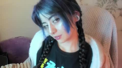   online show from December 2025 06:33:01 AM