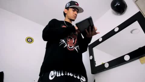   online show from April 2026 01:14:02 AM