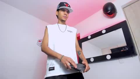 Snapshot of samuel_suarez chatting on May 2026 05:14:02 AM online show from May 2026 05:14:02 AM