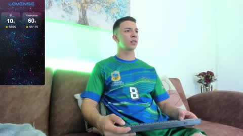 Snapshot of samuel_up chatting on January 2025 04:01:01 AM Samuel online show from January 2025 04:01:01 AM