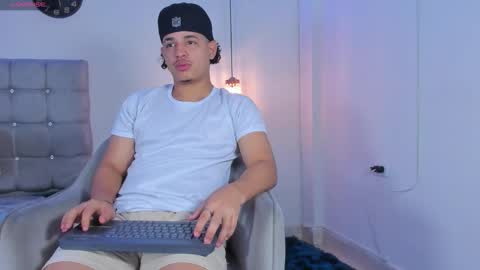 samxx_muscle online show from November 2025 12:48:02 PM