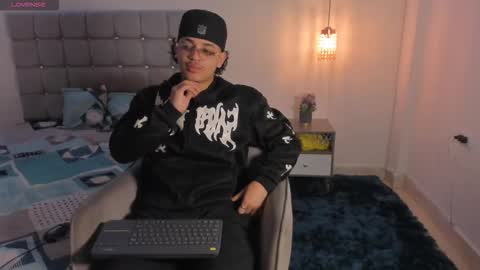 samxx_muscle online show from November 2025 01:43:01 PM