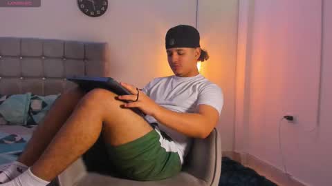 samxx_muscle online show from November 2025 01:25:02 PM