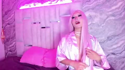 sandieluxx online show from July 2026 01:28:01 PM