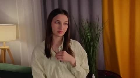 Isabel but you can call me Bella online show from November 2025 01:11:01 AM