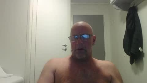 Snapshot of sandnesrune523 chatting on April 2026 04:52:02 PM sandnesrune523 online show from April 2026 04:52:02 PM