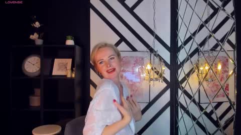 Sandra online show from February 2025 08:44:01 AM