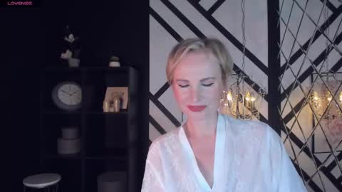 Sandra online show from February 2025 12:00:02 PM