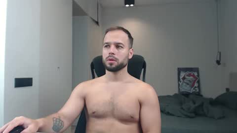 Snapshot of sandro_best chatting on June 2026 08:23:02 AM DeAlex online show from June 2026 08:23:02 AM