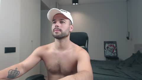 Snapshot of sandro_best chatting on June 2026 10:06:02 AM DeAlex online show from June 2026 10:06:02 AM
