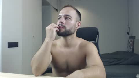 Snapshot of sandro_best chatting on June 2026 12:05:02 PM DeAlex online show from June 2026 12:05:02 PM