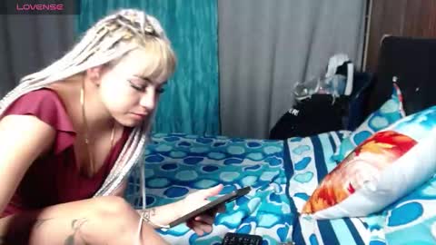 sandy_straw online show from December 2025 06:01:02 AM