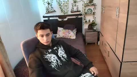 santi_ss online show from June 2026 02:32:02 PM