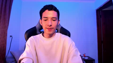 Snapshot of santi_twink19 chatting on December 2024 06:15:02 AM santi_twink19 online show from December 2024 06:15:02 AM