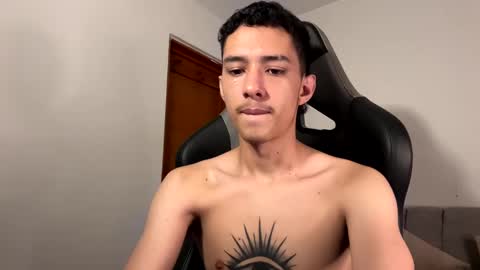 Snapshot of santi_twink19 chatting on January 2025 04:11:01 PM santi_twink19 online show from January 2025 04:11:01 PM