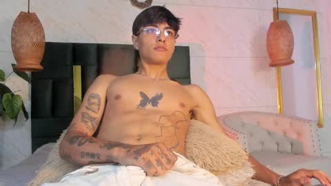 Snapshot of santiago_cortezz chatting on April 2026 03:18:02 PM Santiago online show from April 2026 03:18:02 PM