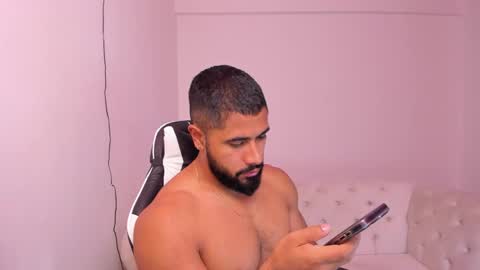 Snapshot of santiago_huntt chatting on February 2025 11:55:02 AM santiago_huntt online show from February 2025 11:55:02 AM