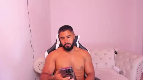 Snapshot of santiago_huntt chatting on February 2025 11:42:01 PM santiago_huntt online show from February 2025 11:42:01 PM