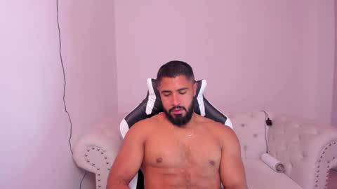 Snapshot of santiago_huntt chatting on February 2025 12:33:01 PM santiago_huntt online show from February 2025 12:33:01 PM